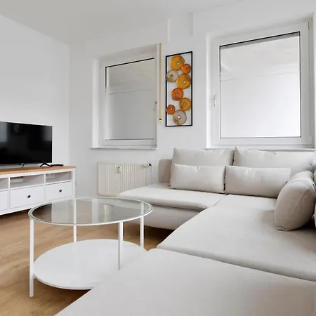 And Work - 8 Beds - 4 Bed Apartment
