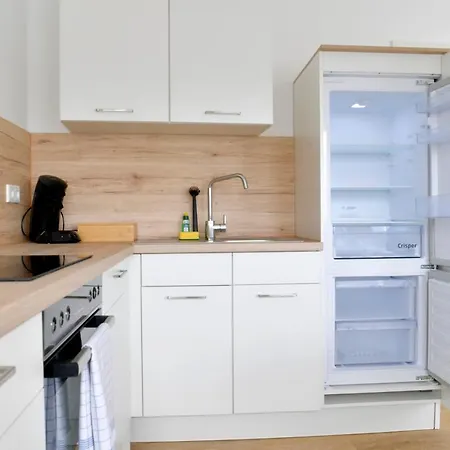 And Work - 8 Beds - 4 Bed *