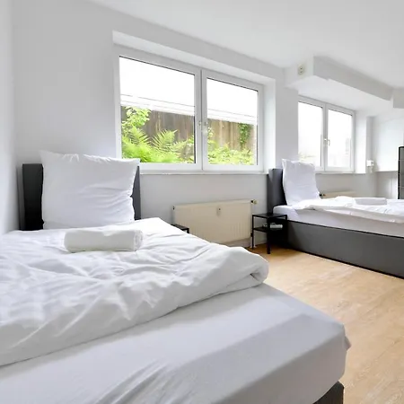 And Work - 8 Beds - 4 Bed