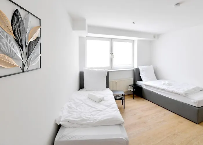 And Work - 8 Beds - 4 Bed *