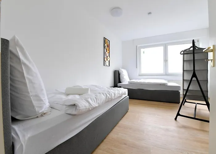 And Work - 8 Beds - 4 Bed *