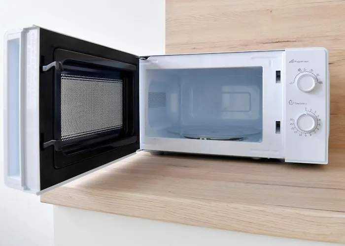 And Work - 8 Beds - 4 Bed