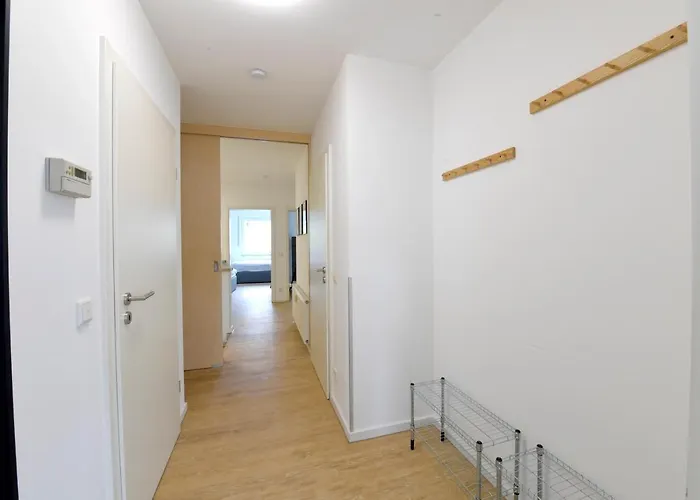 And Work - 8 Beds - 4 Bed *