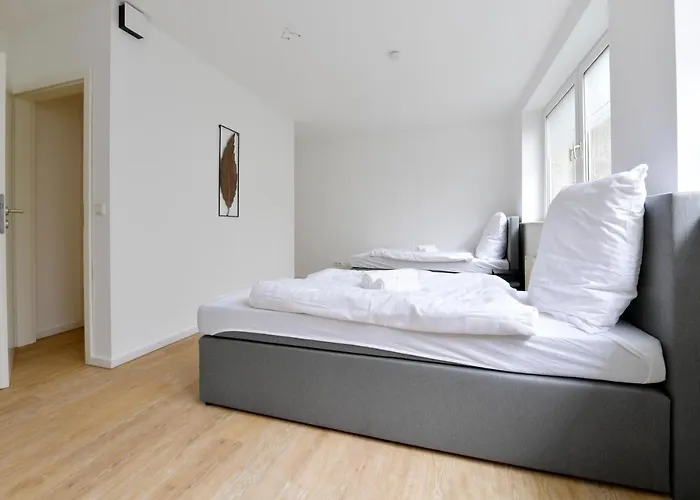 And Work - 8 Beds - 4 Bed *