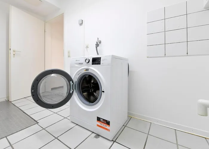 And Work - 8 Beds - 4 Bed