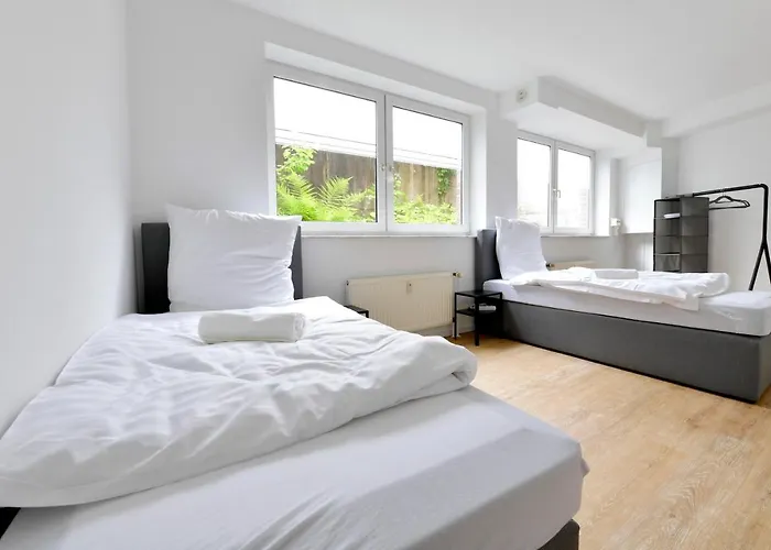 And Work - 8 Beds - 4 Bed